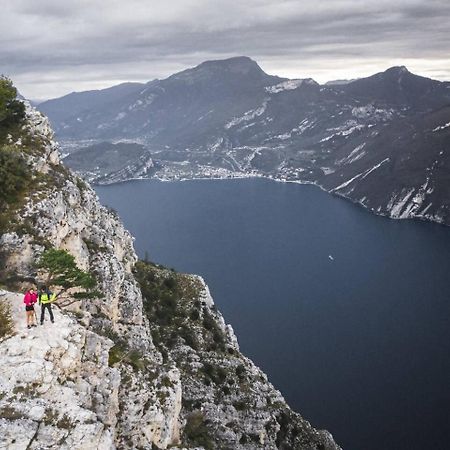 Appartamento Peler13 Con Balcone E Parcheggio Riva del Garda Exteriör bild