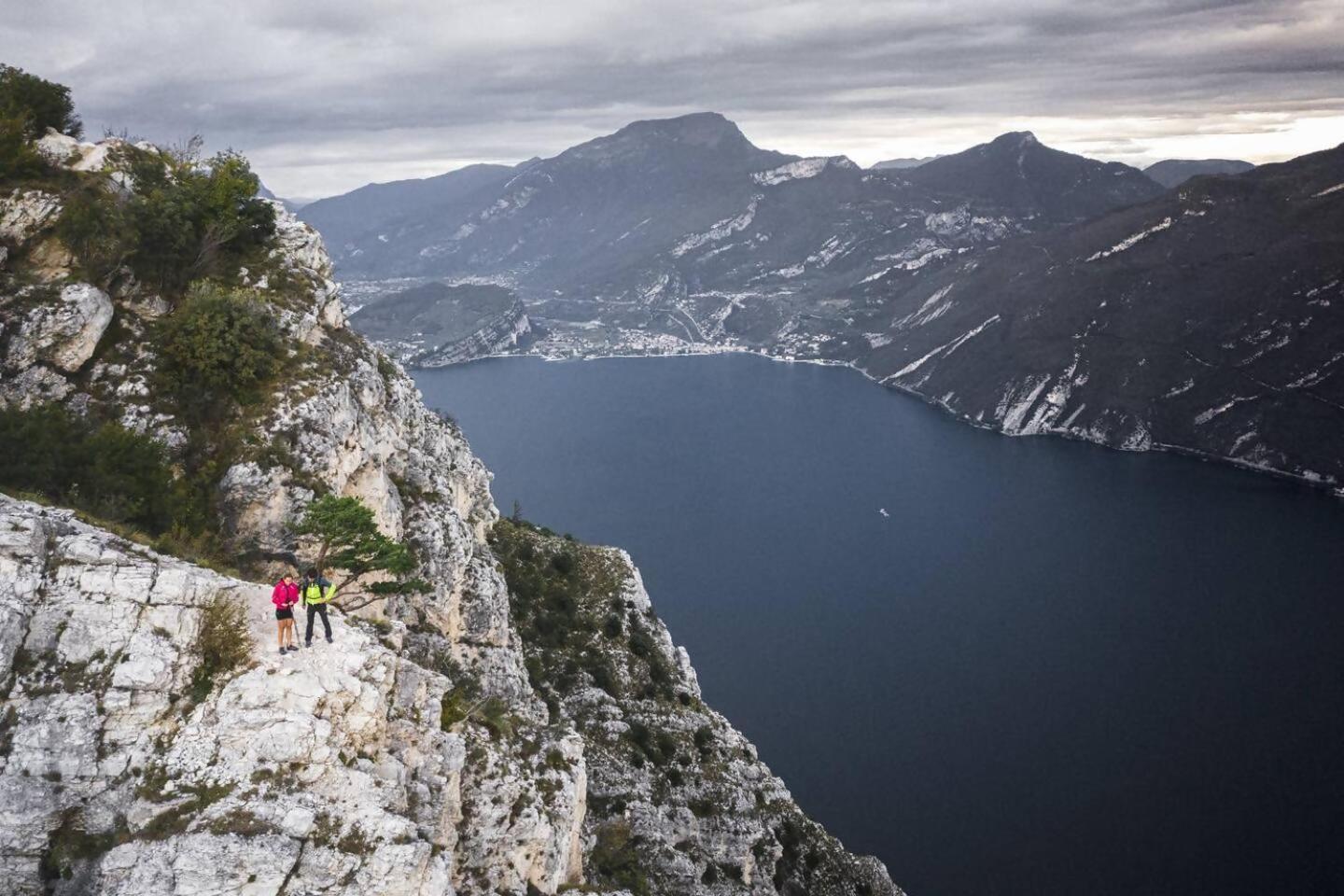 Appartamento Peler13 Con Balcone E Parcheggio Riva del Garda Exteriör bild