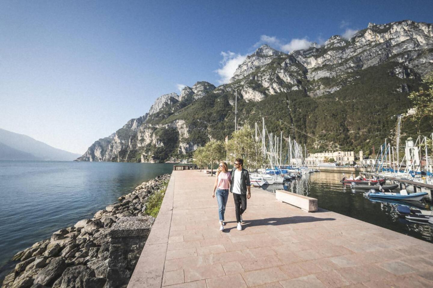 Appartamento Peler13 Con Balcone E Parcheggio Riva del Garda Exteriör bild
