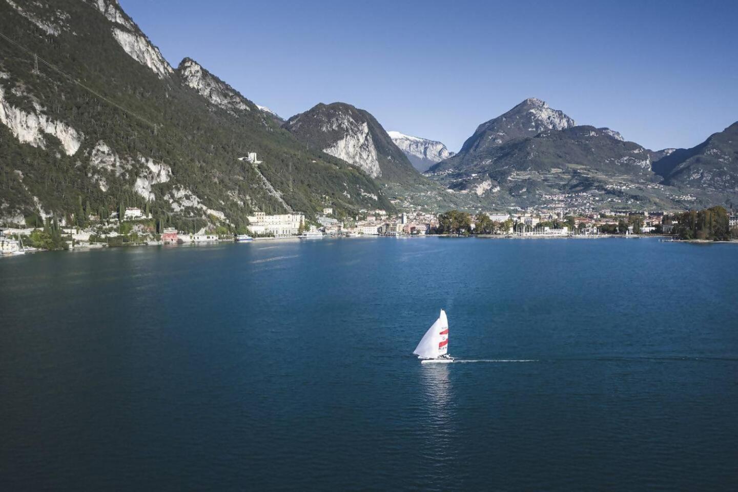 Appartamento Peler13 Con Balcone E Parcheggio Riva del Garda Exteriör bild