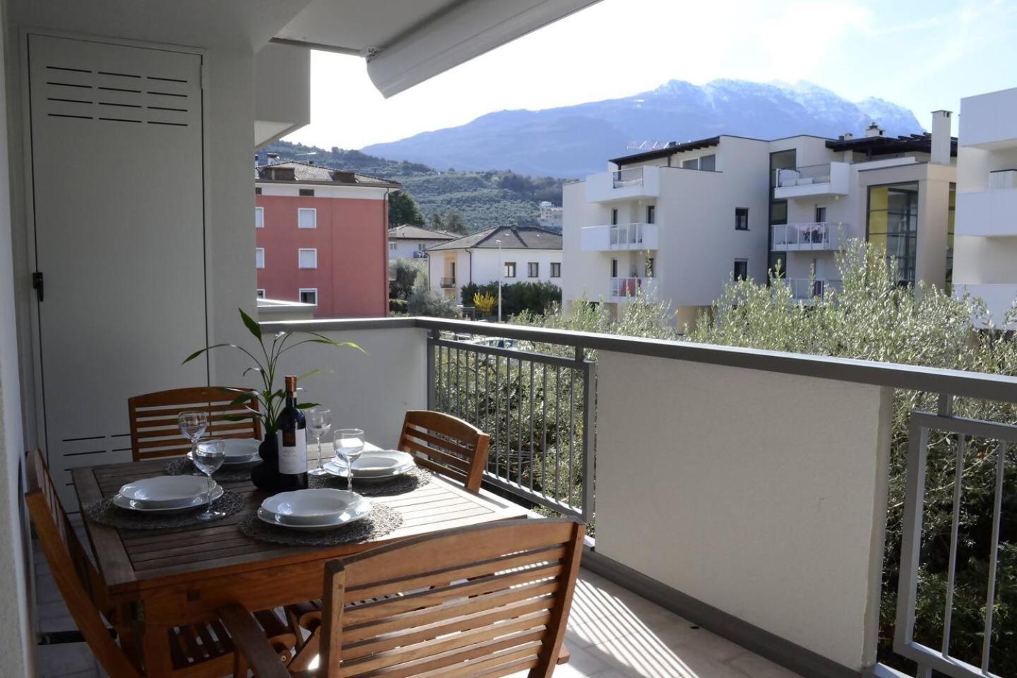 Appartamento Peler13 Con Balcone E Parcheggio Riva del Garda Exteriör bild
