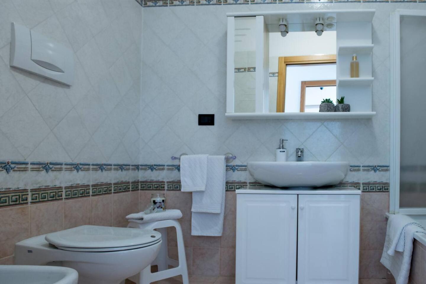 Appartamento Peler13 Con Balcone E Parcheggio Riva del Garda Exteriör bild